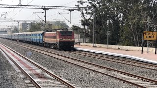 preview picture of video 'Indore- Jabalpur Express empty rake at RAU station'