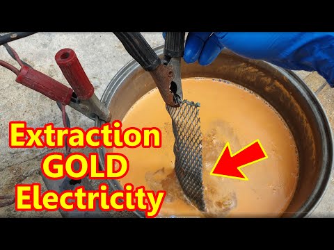 Using electricity to extract gold from chemicals left over from gold extraction