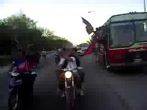 "GUEMES!!!!!!!!! EN CARAVANA" Barra: Los Pibes &bull; Club: Güemes