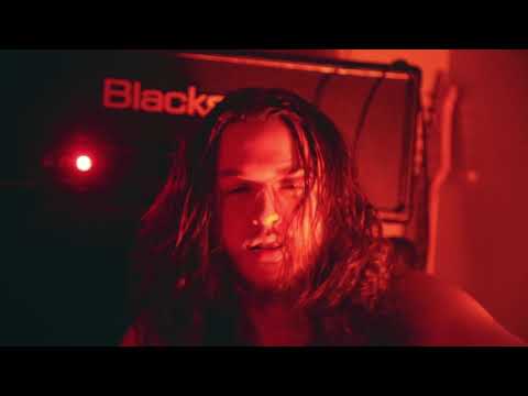 M.O.T Feat. Jay Elmourne - Red Couch (Official Video)