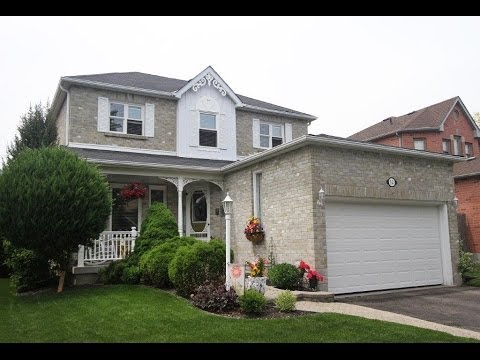 32 Larner Drive, Ajax For Sale by Bonnie & Paul Jones www.bonnieandpaul.com