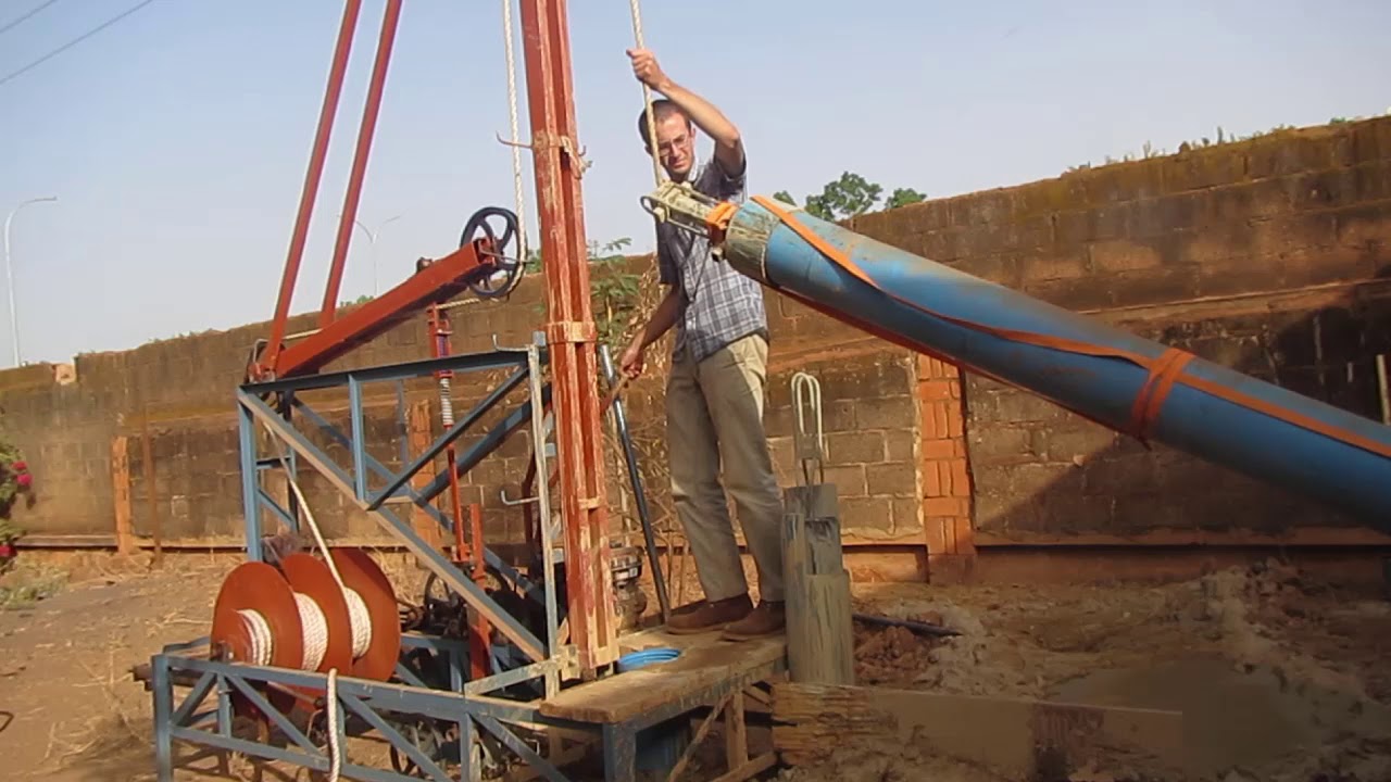 lightweight cable tool drill rig / forage à faible coût