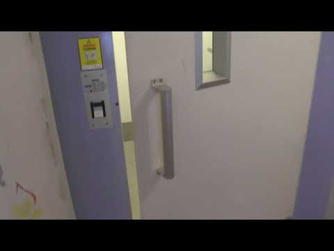 Salem, SWE: 1990 DEVE Hydraulic Elevator at Mosshagestigen 5, Rönninge