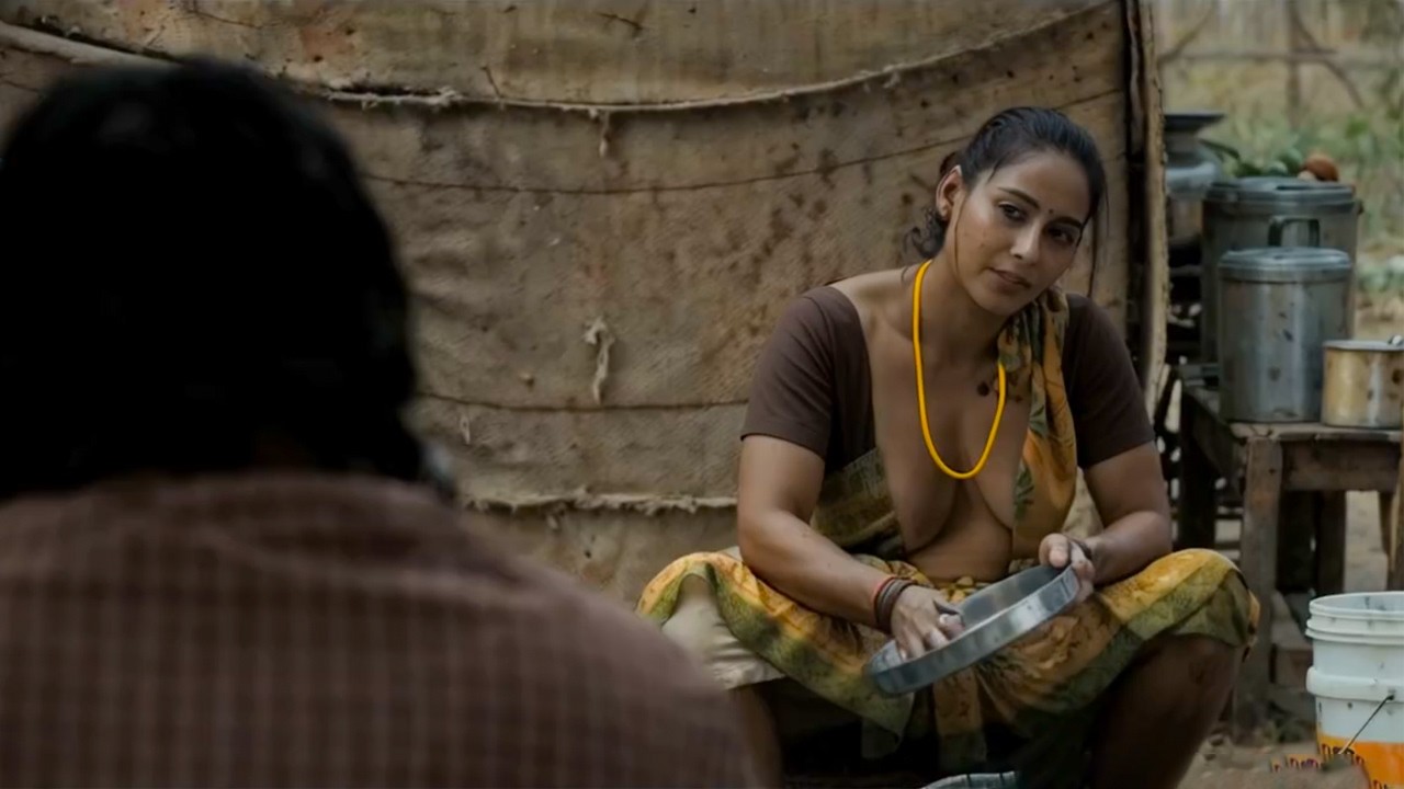 Iss Shatir Aurat Nay Police Kay Nake May Dum kar Diya Movie Explained In Hindi