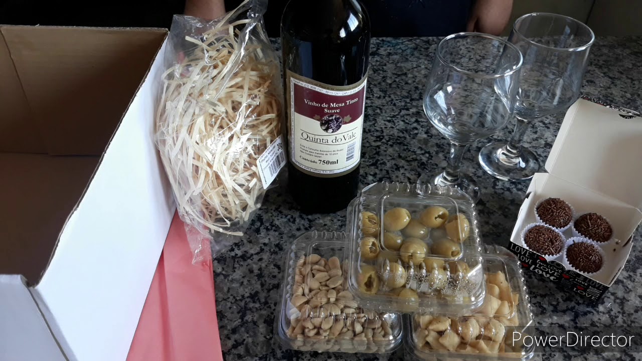 CAIXA COM VINHO E ACOMPANHAMENTOS | DIA DOS NAMORADOS