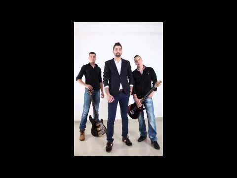 Darko Jovanovic i Teatro bend - Spava mala u dve postelje live