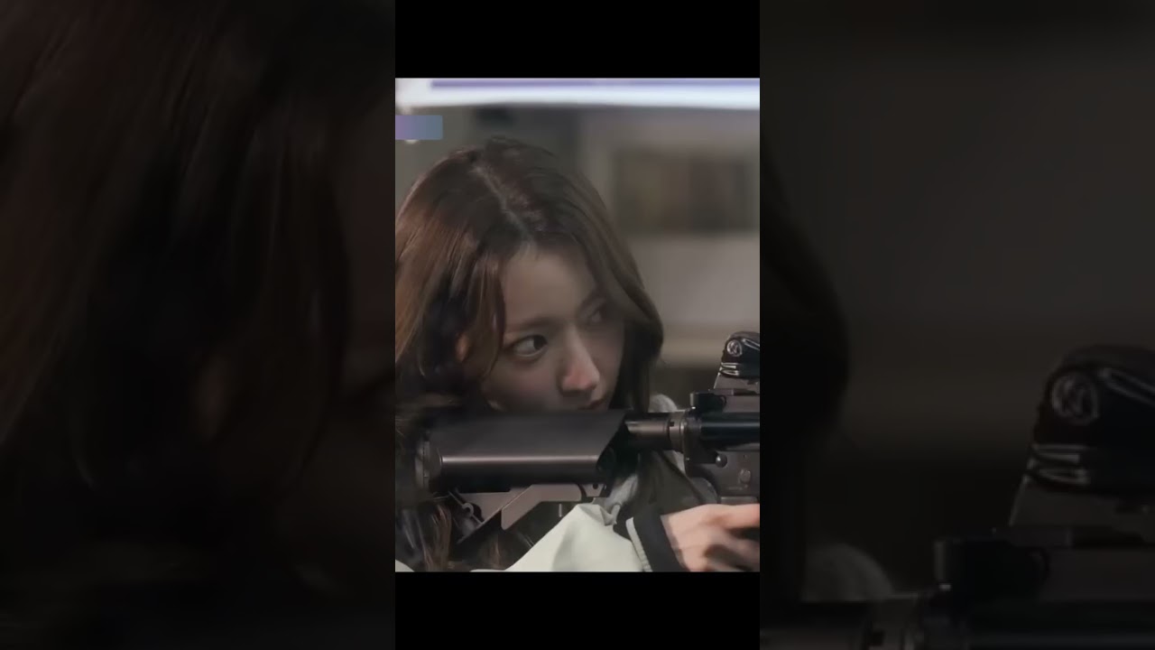 エアガンの反動にビビるサクラ【LE SSERAFIM】日本語字幕 #Shorts