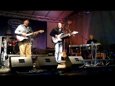 Buty: Nad stádem koní