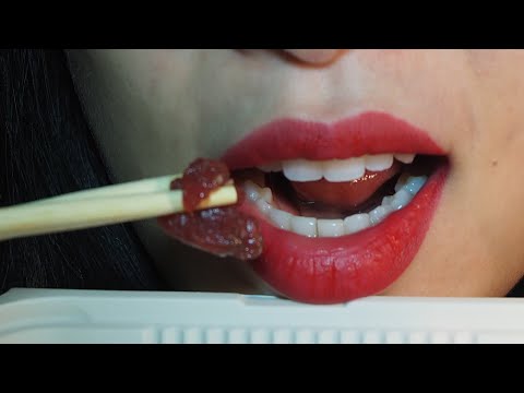 Girl eats Korean Raw Beef. Warning! Gross visuals of...