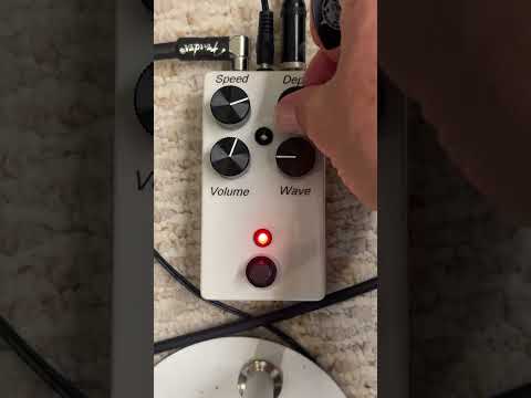 REA Pedals *CLONE* Shoot The Moon Tremelo *CLONE* 2026 - White image 7
