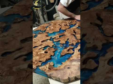 TAVOLO ULIVO E RESINA EPOSSIDICA OTTAGONALE CHE PRENDE FORMA