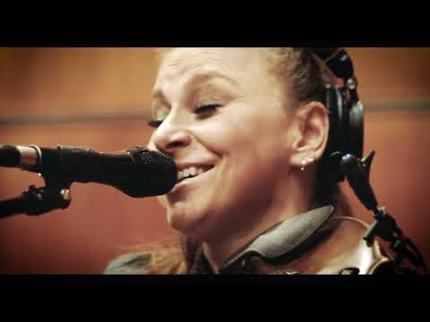 Szirtes Edina "Mókus" - Szirtes Folk Band - Pilinszky János:  Magamhoz