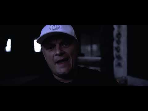 Wall Street B19 - Graweruje czaszkę