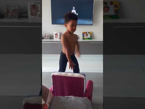 Leon vuole imitare Roberto Bolle