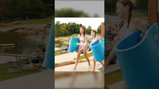 Essa garota presenciou a queda de um tobogã #filme #melhorfilme #shorts