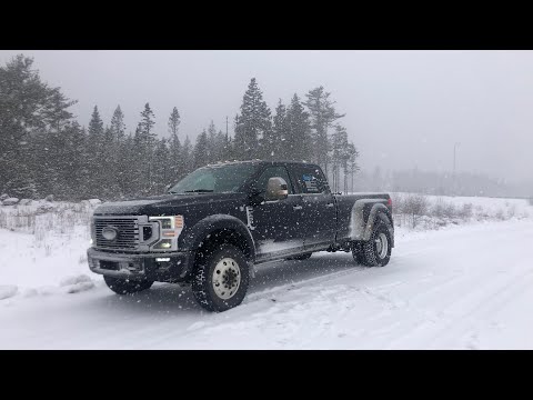 2021 F-450 WITH 265/70/19.5 MICHELIN XDE2+ TIRES CRUISING IN A SNOW STORM