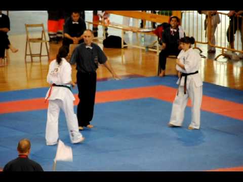 Szepesi Csenge vs. Svetelina Nikolajeva 2010 Logrono European Shinkyokushin Karate Championship.AVI