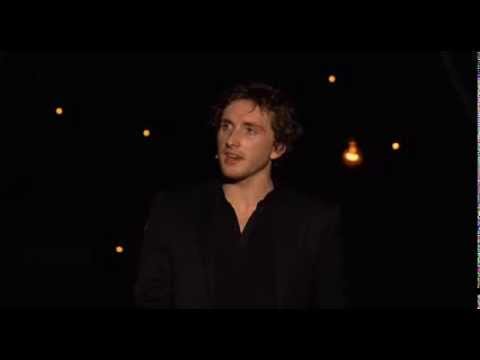 Baptiste Lecaplain se tape l'affiche - impro très drôle en mode Jean Pierre Foucault