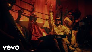 Amor Material Lyrics English Translation