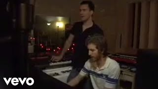 Maroon 5: Makes Me Wonder (Studio Demo)