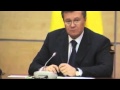 Янукович сломал ручку, извиняясь перед народом 