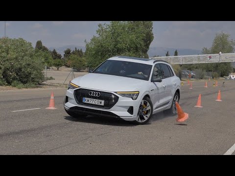 Audi e-tron 2019 – Maniobra de esquiva (moose test) y eslalon | km77.com
