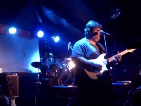 starovas theos - den tairiazete sou leo k.a. polla!!!