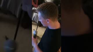 Drunk white guy tries to rap wiz khalifa song😂