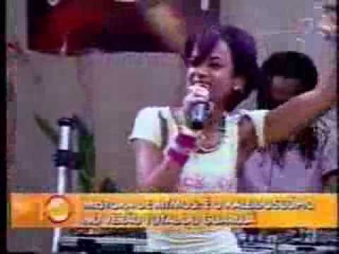 1/5 - Kaleidoscópio "Madalena" no programa Almoço com os Artistas (RedeTV) em 2004