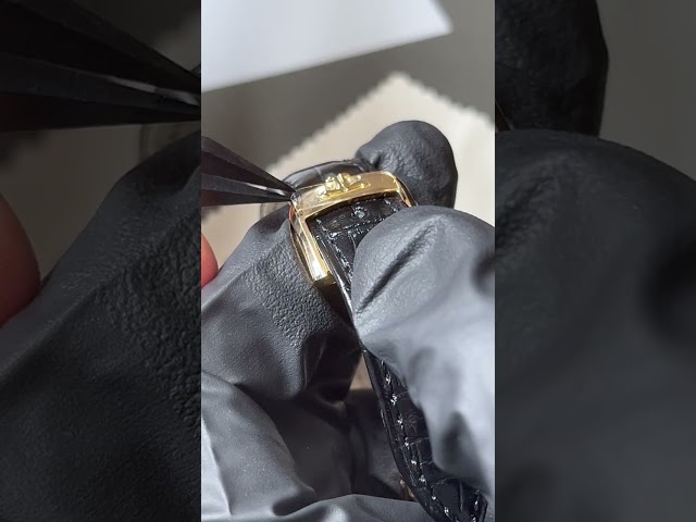 Vídeo relacionado con ROUHO Accesorio Repuesto Reloj Ajustable Acero Inoxidable Pasador Hebilla Reloj para Jaeger-LeCoultre Rendez-Vous Moon-Oro 16mm