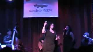 Eva Ayllón &quot;El fusil del poeta es una rosa&quot;