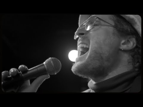 EJ Worland - Over The Pond (Live In Sydney)