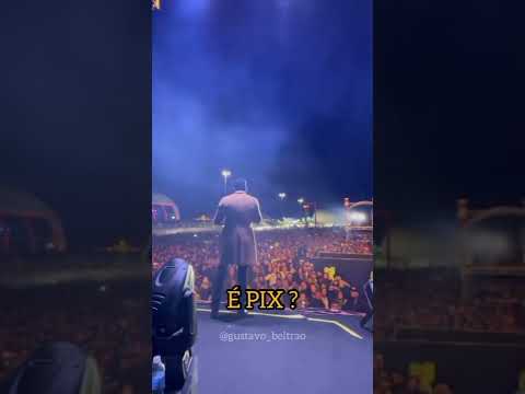Gustavo lima faz leilão do seu Sobretudo ao vivo em seu Show