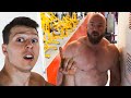 Paul zeigt mir sein GYM!
