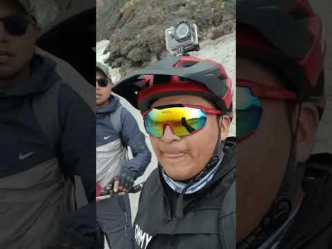 Subiendo el Nevado Cayambe🏔🇪🇨 #youtube #shortsvideo #youtubeshorts #live #viralvideo #montaña