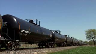 preview picture of video 'CSXT 8790 East, West of Kirkland, Illinois on 4-18-2010'