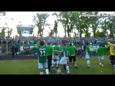 Awans Radomiaka do II ligi - świętowanie na stadionie