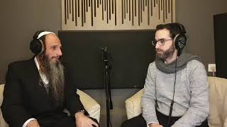 מלווה מלכא עם שי גז והרב מאור קריו ויחי תשפד (הרב מאור קריו) - התמונה מוצגת ישירות מתוך אתר האינטרנט יוטיוב. זכויות היוצרים בתמונה שייכות ליוצרה. קישור קרדיט למקור התוכן נמצא בתוך דף הסרטון