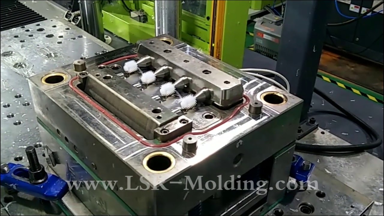 How does silicone injection molding work?