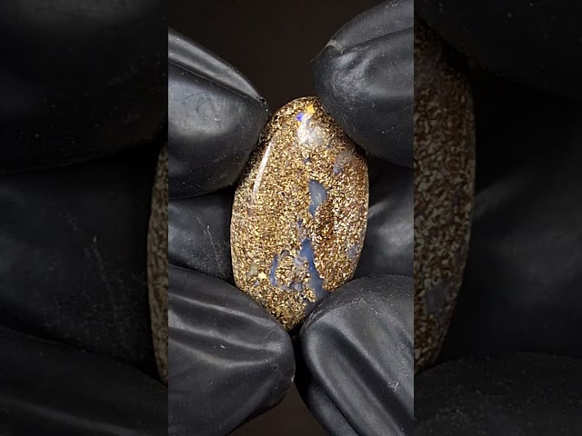 حجر بولدر اوبال طبيعي