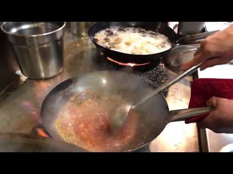 Clipes de cozinha: dentro da cozinha do restaurante chinês Wong Wok em Springfield