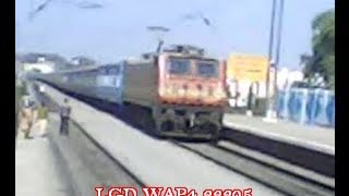 preview picture of video 'WAP4 22205 Leading Kongu Express.'