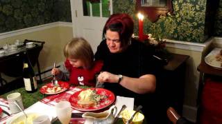 preview picture of video 'Christmas Eve dinner with Samantha, Ross & FamilyMVI_1057[1].MOV'