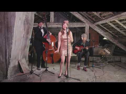 Gimme Gimme Gimme! (a man after midnight) - HOT CLUB DU NAX PRESENTS - IZZY COPE TRIO