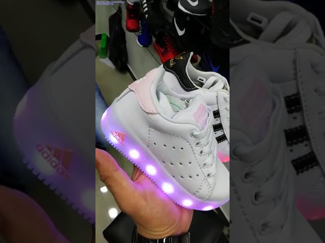 Vídeo relacionado con Jasmeko Zapatillas con Luces para Niños, Zapatos Deportivas Niños Deporte Tenis Luz Luminosos (C-White,27)