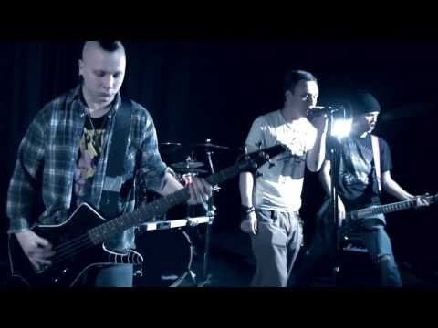 Brainless People Rollercoaster (Official Music Video)