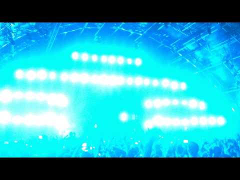 Zedd at Coachella 2014 destroys crowd with lazers