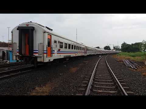 Lokomotif CC 206 43 Kereta 178 Kertajaya Masuk Stasiun Cirebon