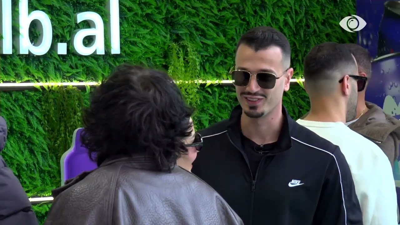 Kush e di sa borxhe ka jashtë…/ Baby G hedh batuta me banorët për Luizin