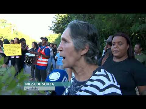 Moradores de Sabará, na Grande BH, protestam por melhorias em estrada de acesso